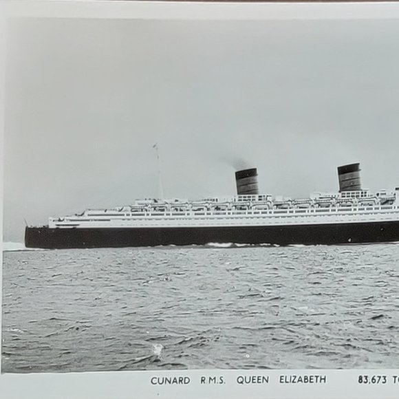 R.M.S Queen Elizabeth real photo post card - Picture 1 of 4